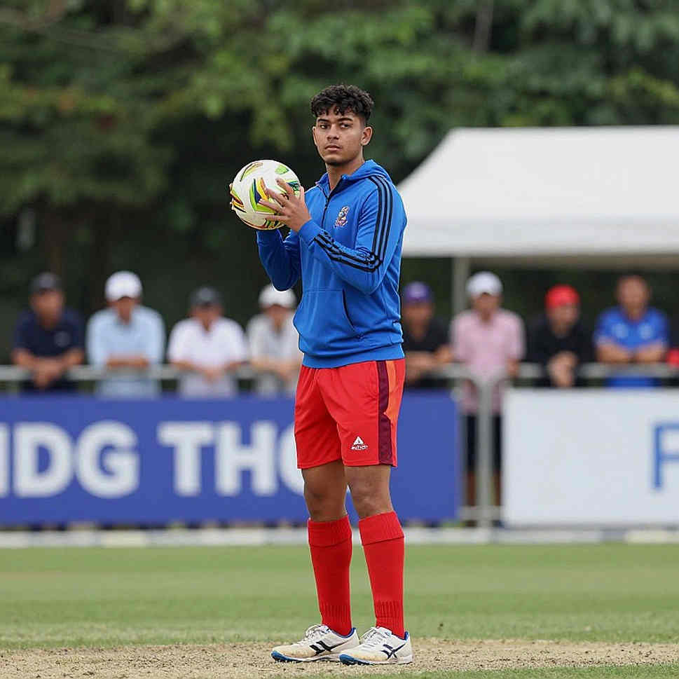 শূন্য মাঠের নীরবতা: সোবার্সের ছাই আর টি-টোয়েন্টির শাস্ত্র